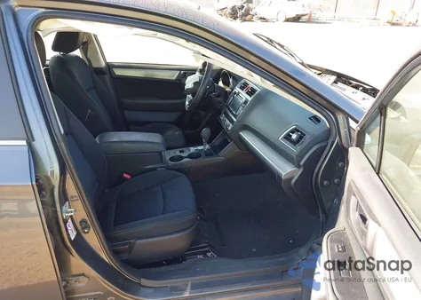 2019 Subaru Legacy 2.5I z USA, uszkodzony, nr VIN 4S3BNAB68K3020516